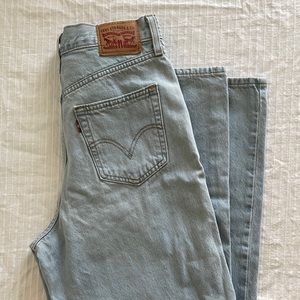 LEVI | High waisted Straight Leg Light wash Jeans size 28